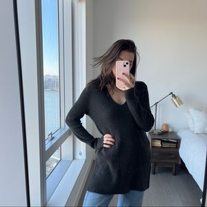 Anthropologie | Long gray sweater with V neck, Size Small